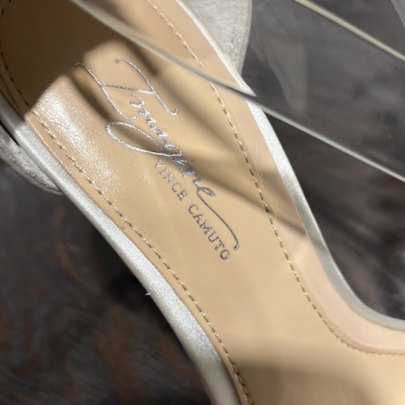 Imagine Vince Camuto Heels - Picture 5 of 6